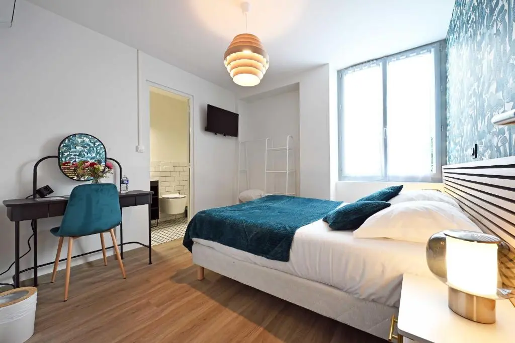 Hôtel le Terminus et son restaurant Côte à Côte – Chambres rénovées