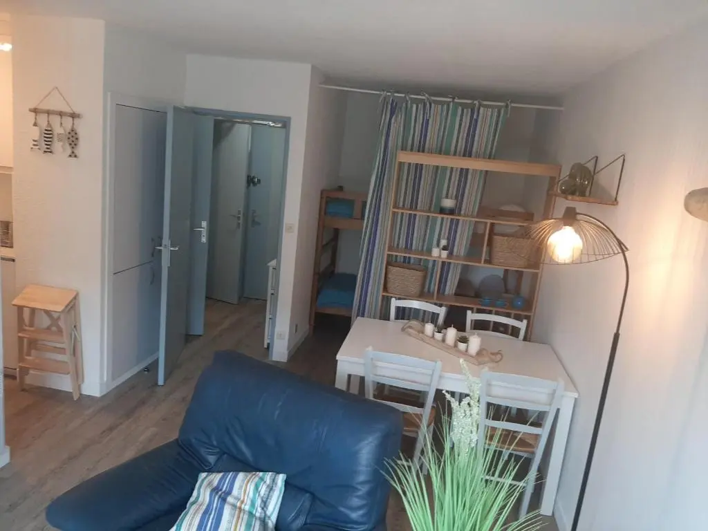 À deux pas des commerces et de l’océan, appartement rénové avec terrasse à
Seignosse – FR-1-239-413