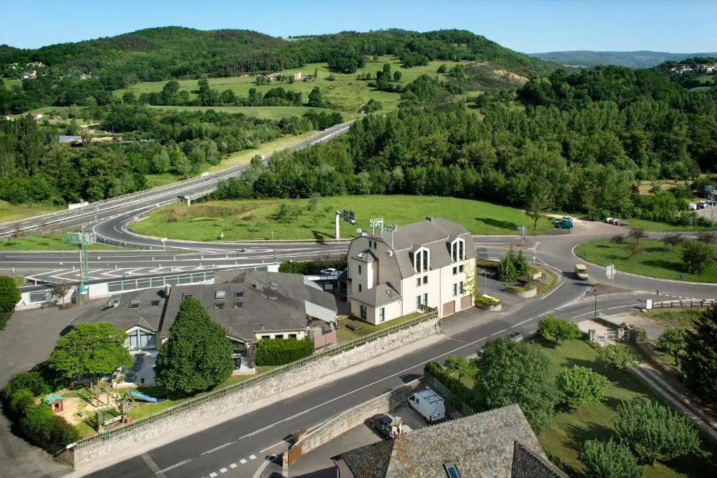 Hôtel-Restaurant Le Calice Du Gevaudan – A75