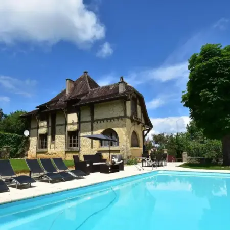 Elegant Mansion Stay in Belvès