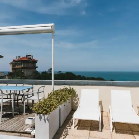 APPARTEMENT PISCINE TERRASSE 1 MIN PLAGE et GOLF