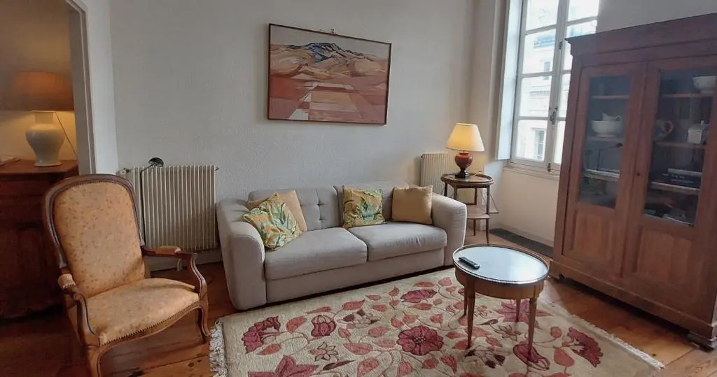 Grand appartement 2 chambres – Hyper centre Bordeaux