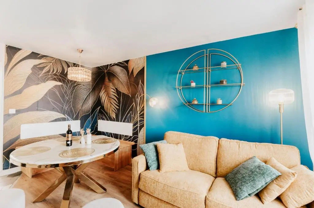 Bright 2-Bedroom Duplex Apartment near Gare Saint-Jean with Parking