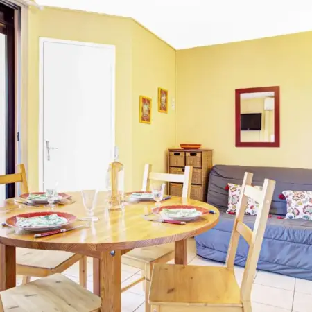 Apartment Les Coraux-3 by Interhome