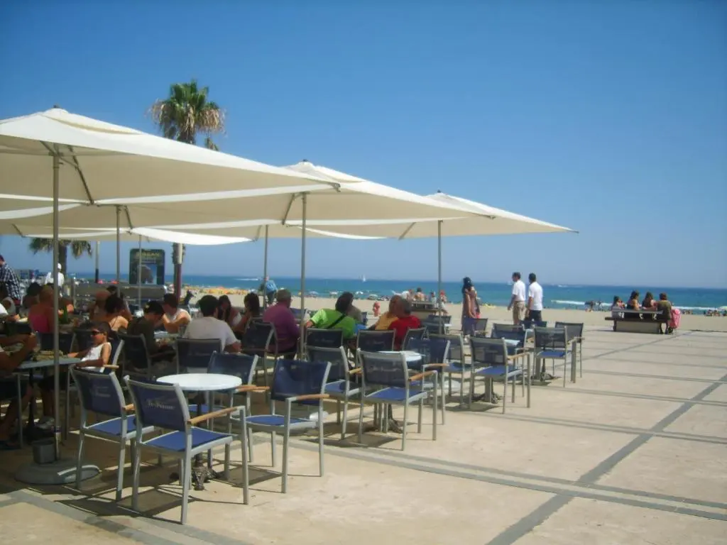 CANET Plage appartement vue latérale mer, 1 chambre , WIFI, climatisation,
parking sécurisé couvert