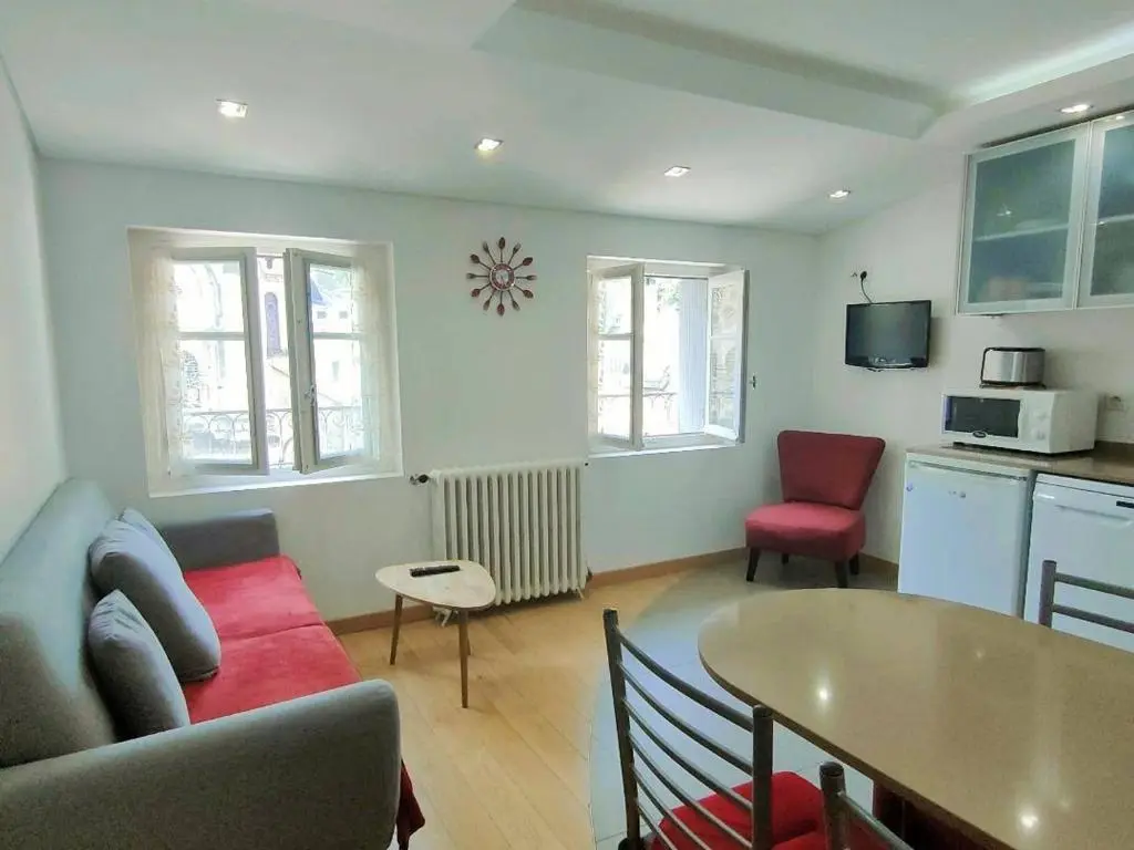 Appartement 3 pièces avec wifi à Cauterets, proche thermes et télécabine –
FR-1-234-144