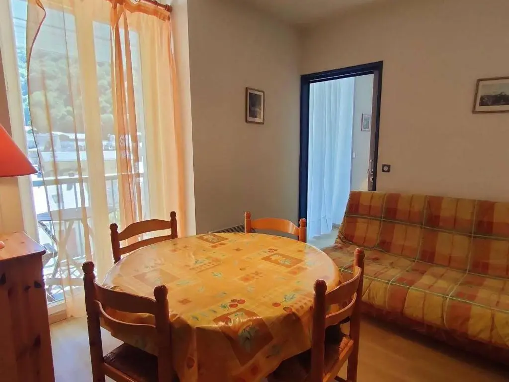 Appartement 2 pièces au centre de Cauterets – 4 pers – FR-1-234-148