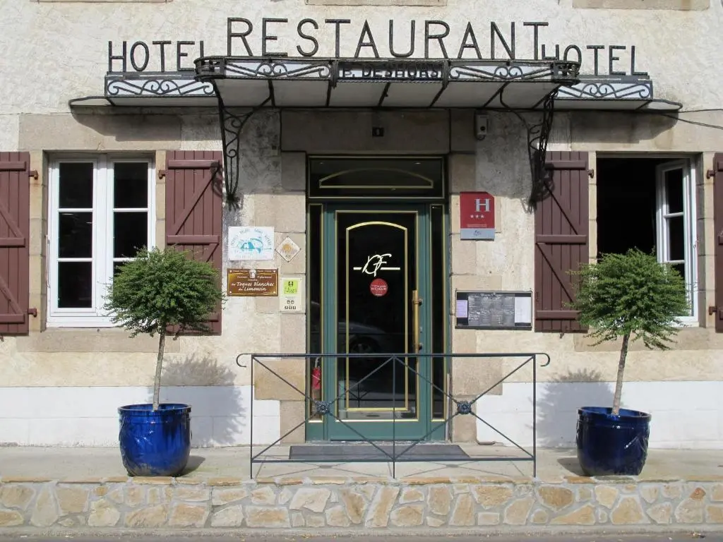Logis Hôtel Deshors-Foujanet