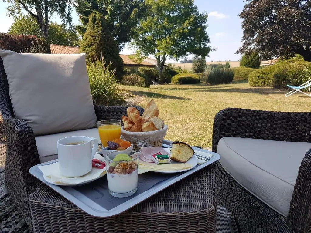 Kyriad Angoulême Nord Champniers- Hôtel & Résidence