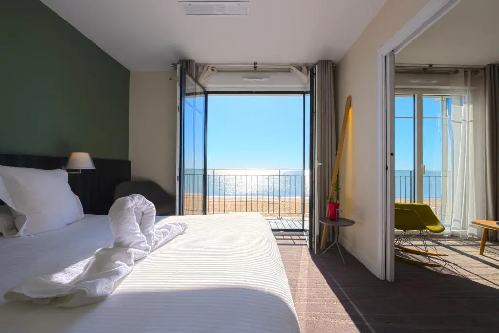 Les Flots – Hôtel et Restaurant face à l’océan – Châtelaillon-Plage