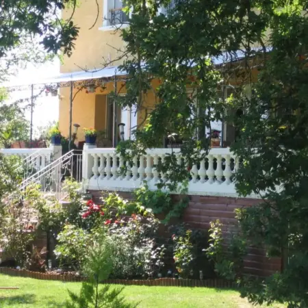 La Maison Jaune
