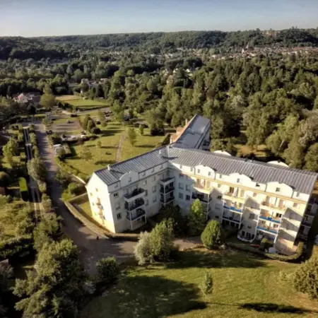 Residence Hotel Les Ducs De Chevreuse avec Hébergement, Repas & PDJ, Séminaire,
Bureau & Parking