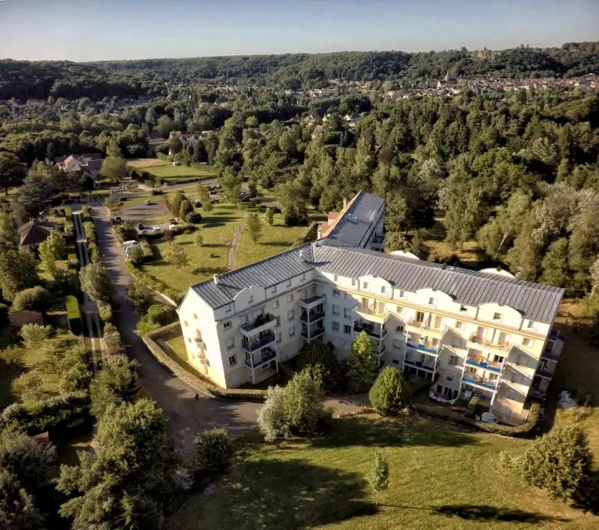 Residence Hotel Les Ducs De Chevreuse avec Hébergement, Repas & PDJ, Séminaire,
Bureau & Parking