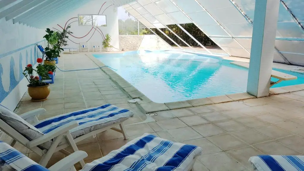 Villa spacieuse à Crastes avec piscine privée et vue montagne