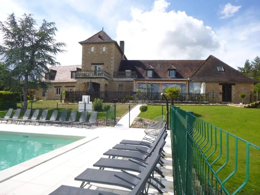 Logis hotel-restaurant les collines 59 route des crêtes