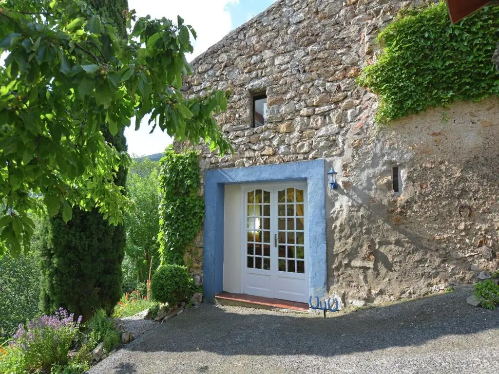 Villa in Pyrenees with Stunning Mountain Views
