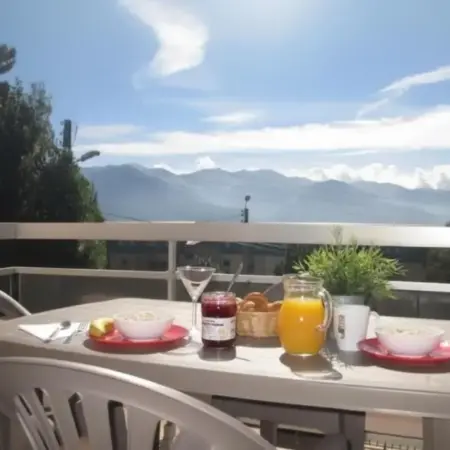 Le 1800 – Vue sur la chaîne des Pyrénées – Plein Sud