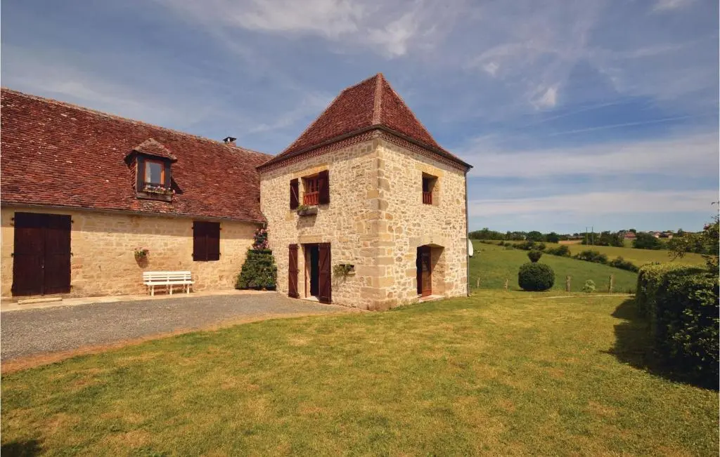 Stunning Home In La-Chapelle-Saint-Jean
