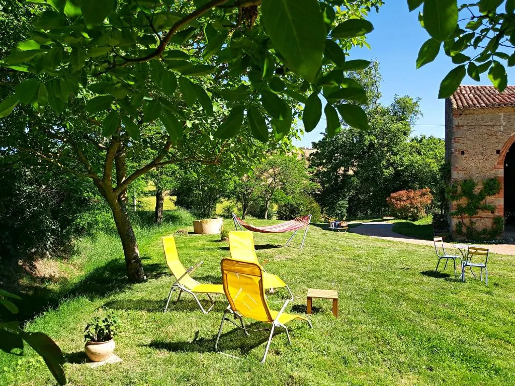 Chambres et studio cosy dans ferme de caractère – grand jardin au calme proche
Canal du Midi – barbecue, billard & cheminée