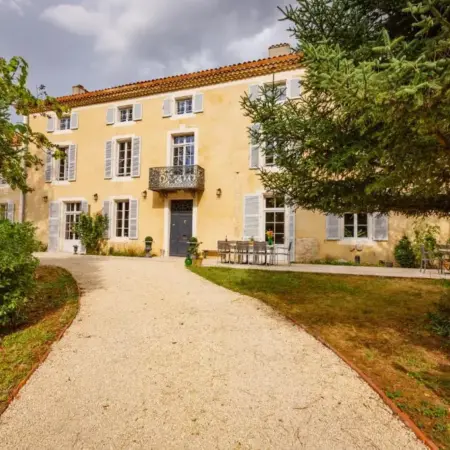 Le Castel Pierre – 7ch&7sdb avec clim, piscine XL, ping-pong, salle fitness et
sauna pour 15 personnes