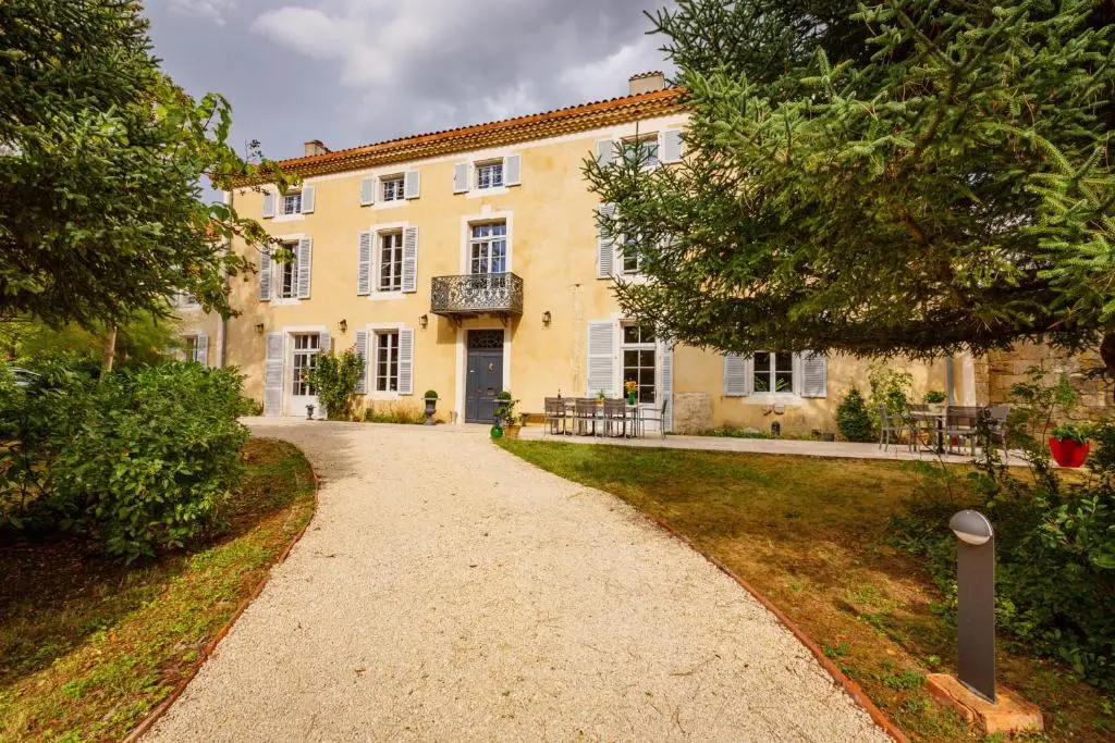 Le Castel Pierre – 7ch&7sdb avec clim, piscine XL, ping-pong, salle fitness et
sauna pour 15 personnes
