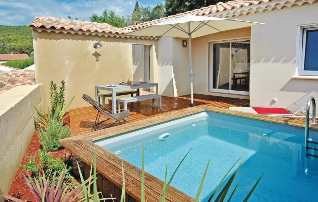 Amazing Home In Laudun-L’ardoise