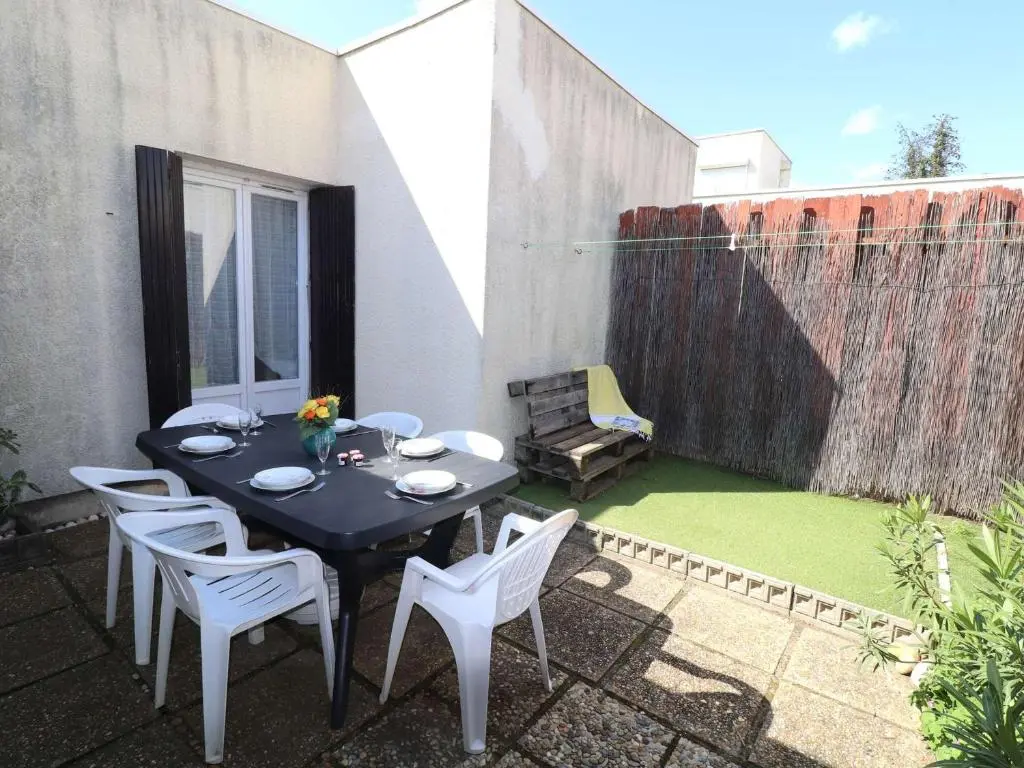 Maison Méditerranéenne 60m² avec Patio et Parking Privé, à 5min de la Plage, 3
Pièces Confortables – FR-1-307-6