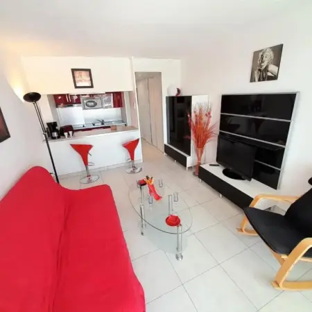 Village Naturiste – Mords moi