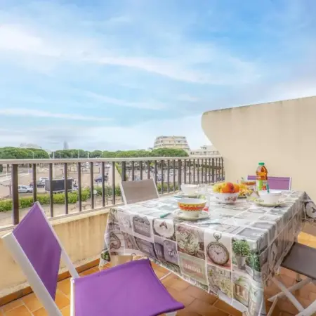 Apartment Les Jardins du Port-4 by Interhome