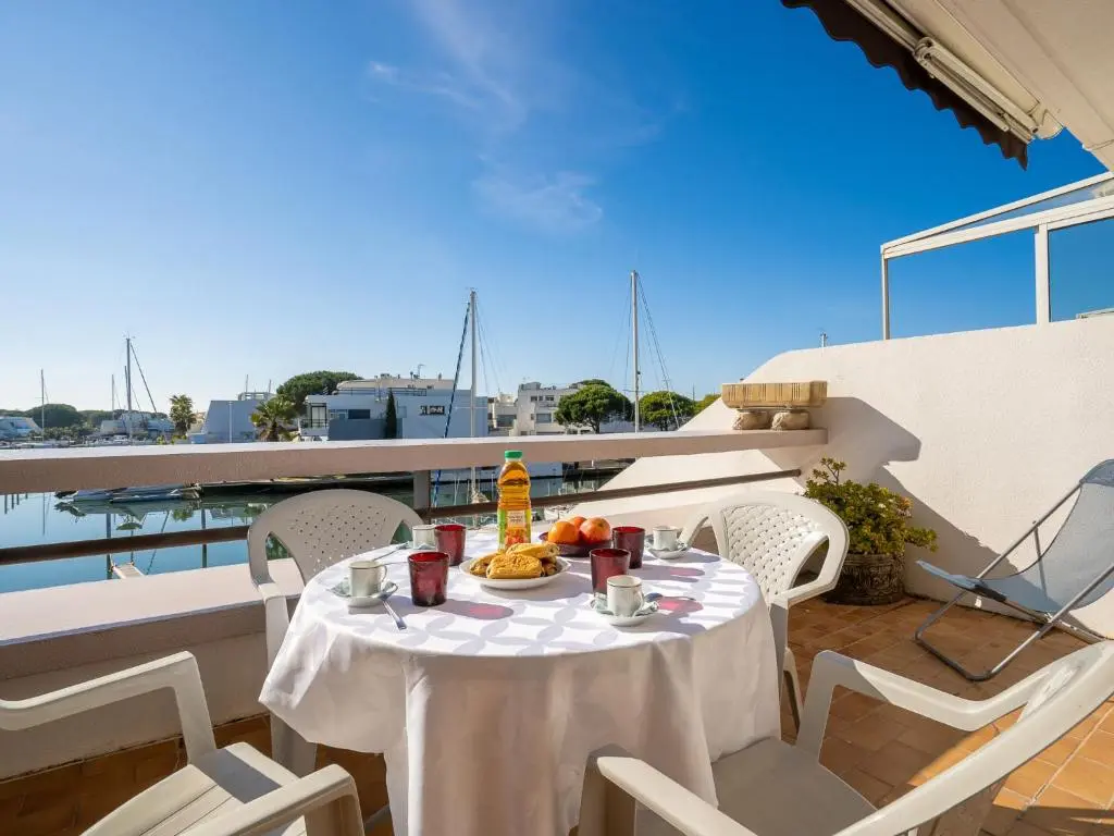 Apartment Les Marinas d’Ulysse IV by Interhome