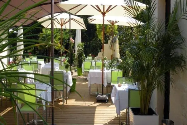 Logis Hôtels – Le Pont Bernet – Hotel 2 étoiles et restaurant