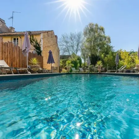 La Villa du 15 – Chambres indépendantes & autonomes du restaurant La Maison –
clim et piscine chauffée – Lit King Size