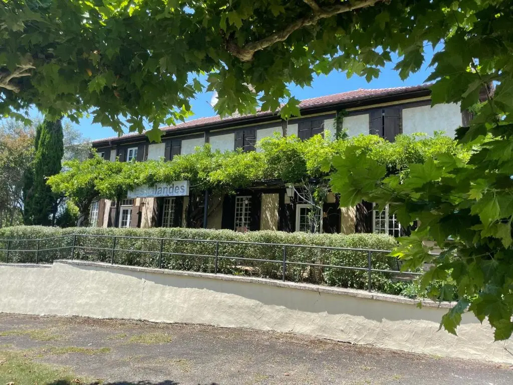Hôtel et RESTAURANT traditionnel L’ Escalandes