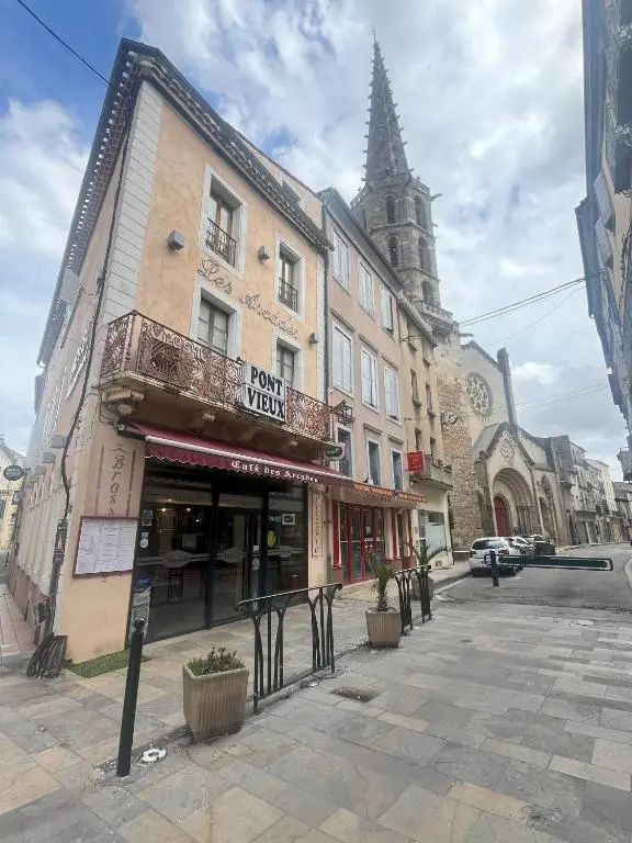 Hôtel Restaurant Les Arcades