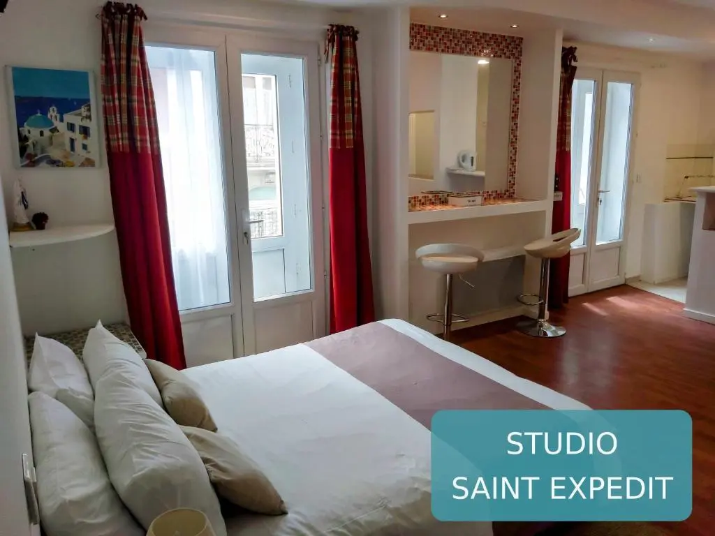 Bernadette’ Cosy Flat – 3 minutes walk main door to sanctuary entrance- Old Town
– Bernadette de Soubirous’s neighborhood – Chapel for Prayer on site