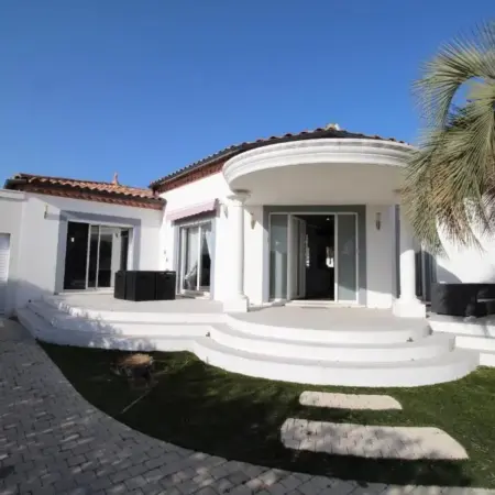 Villa Ancolie climatisée avec piscine chauffée de mai à septembre