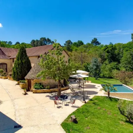 Aux Bories de Marquay, chambres d’hôtes B&B avec piscine et SPA près de Sarlat