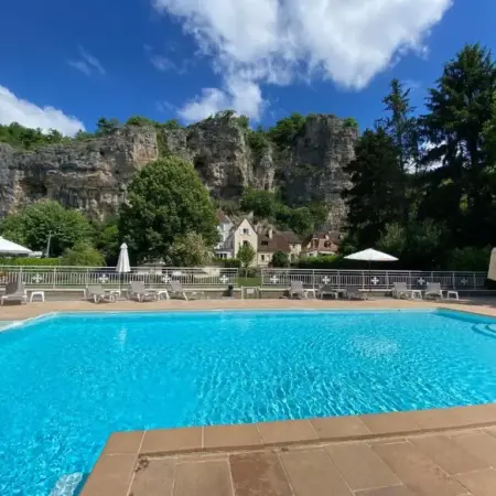 Logis Hôtels – Hôtel Restaurant Domaine Les Falaises