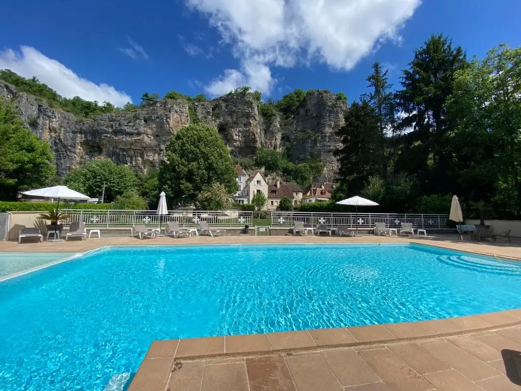 Logis Hôtels – Hôtel Restaurant Domaine Les Falaises
