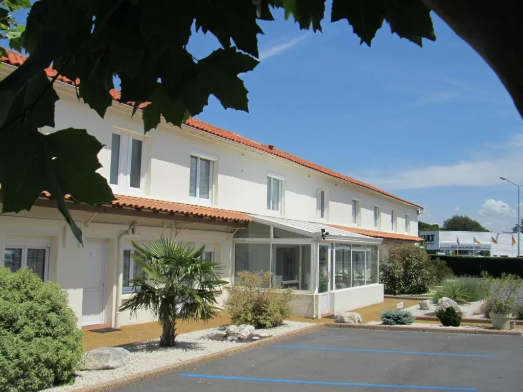 Cit’Hotel Les Atlantes Royan parking privé