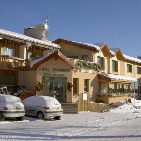 Hôtel Restaurant Etoile des Neiges Piscine Jacuzzi Sauna Massage Salle de Jeux