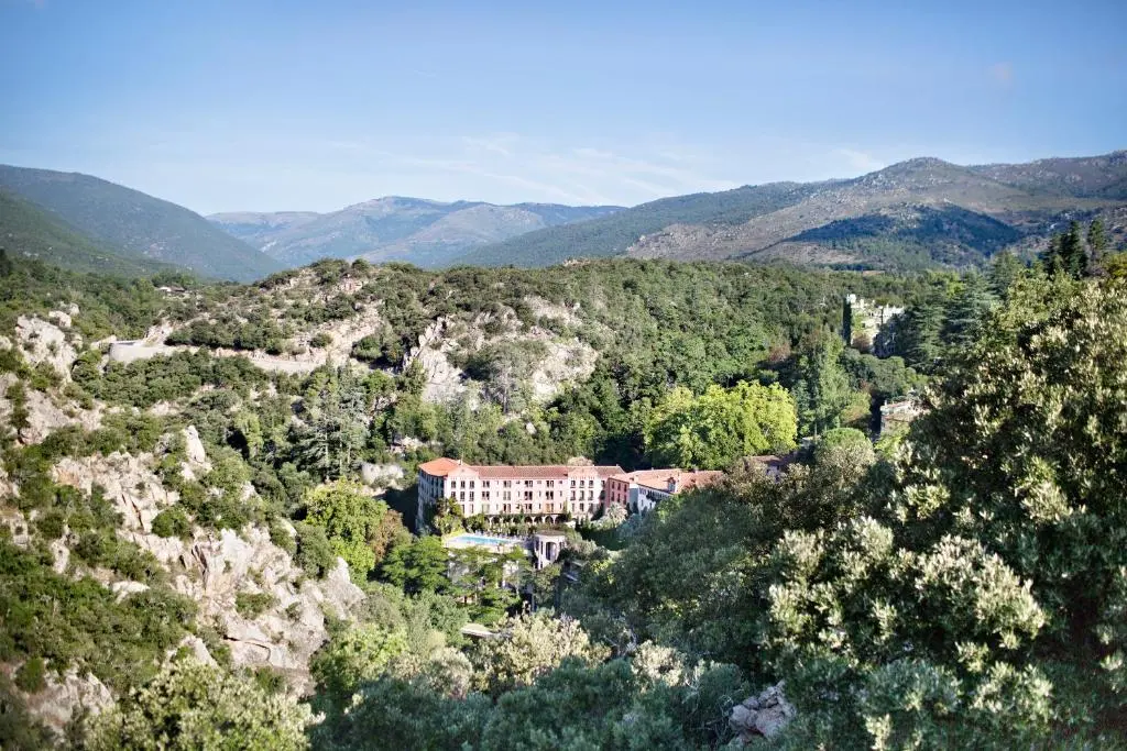 Les Pyrénées – le Grand Hôtel & le Château