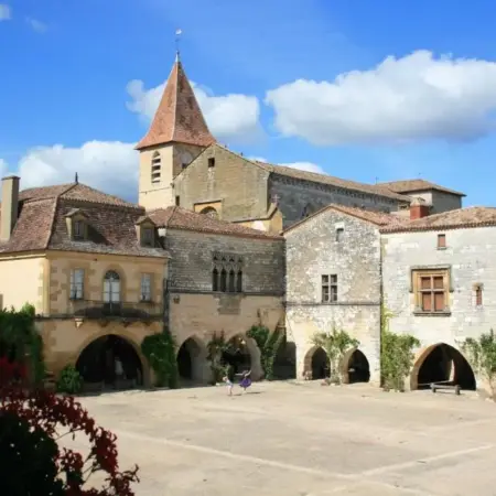 Le Camp De Ferie