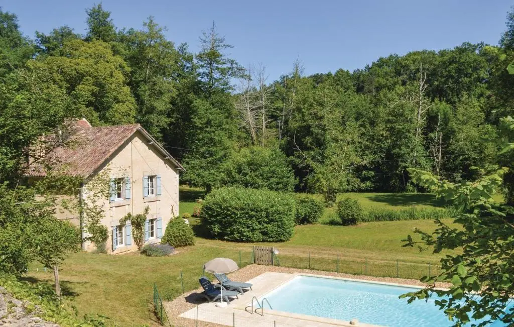 4 Bedroom Lovely Home In Mouleydier