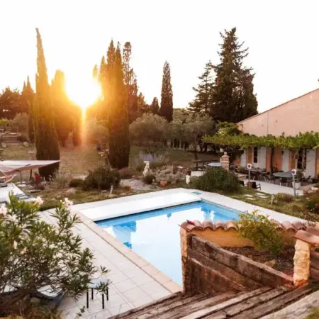 Château Catherine de Montgolfier – B&B et Gites – Piscine – Domaine viticole bio
avec dégustation