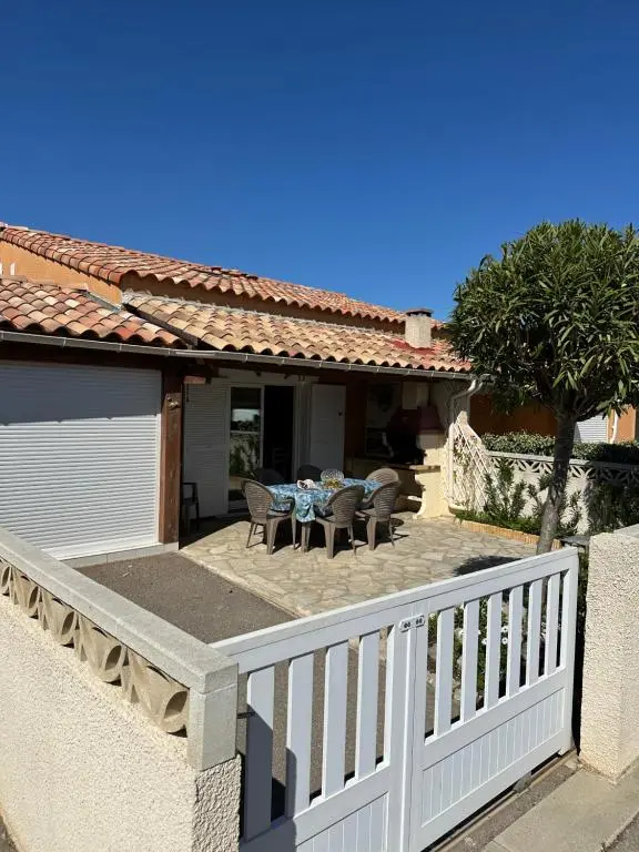 HOLIDAYLAND BAIE DES OLIVIERS VILLA 36m2 1chambre fermée 6 couchages ou VILLA
41M2 2chambres fermées 7 couchages