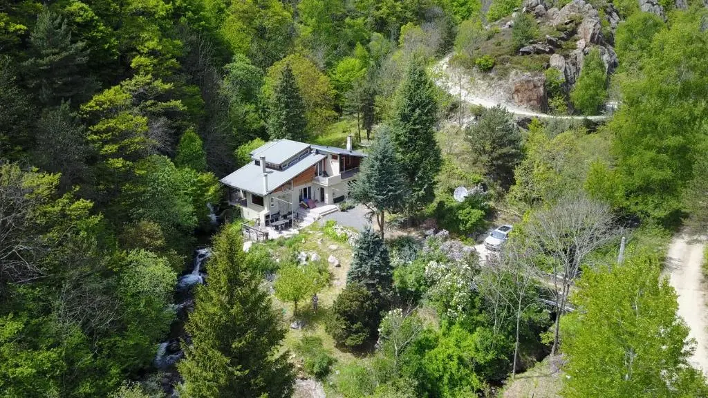 La Maison entre Deux Rivières The River Mountain House – Nohèdes