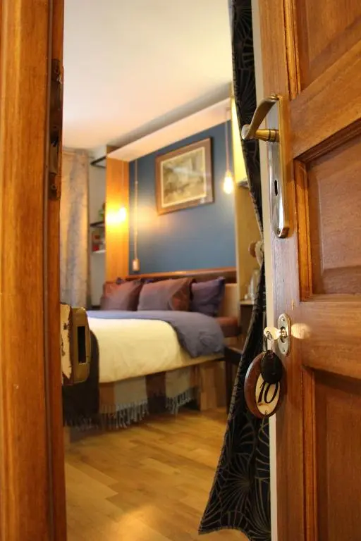 Cédric Accueille – Homestay PARIS