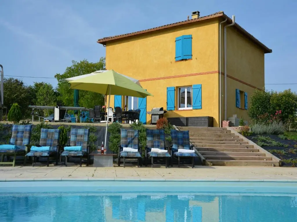 House in Piquecos with Private Pool & Garden
