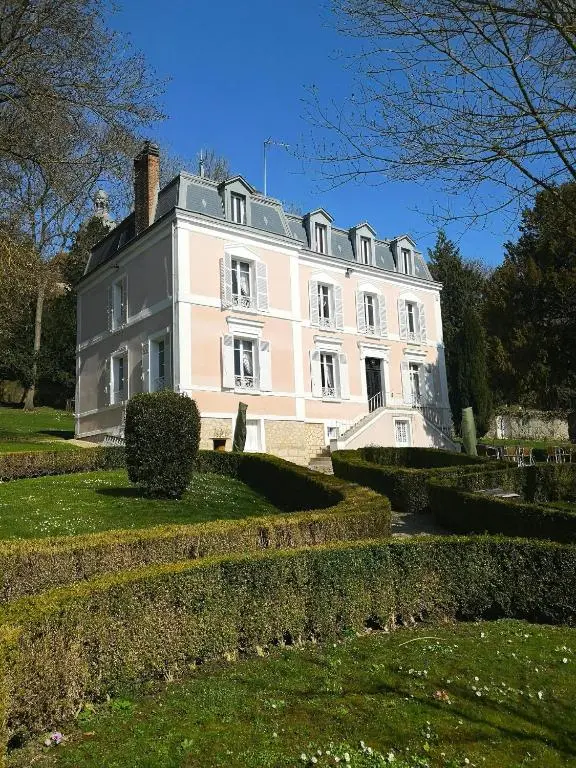 Maison Stella Cadente, Maison d’hôtes Artistique et Jardin à Provins